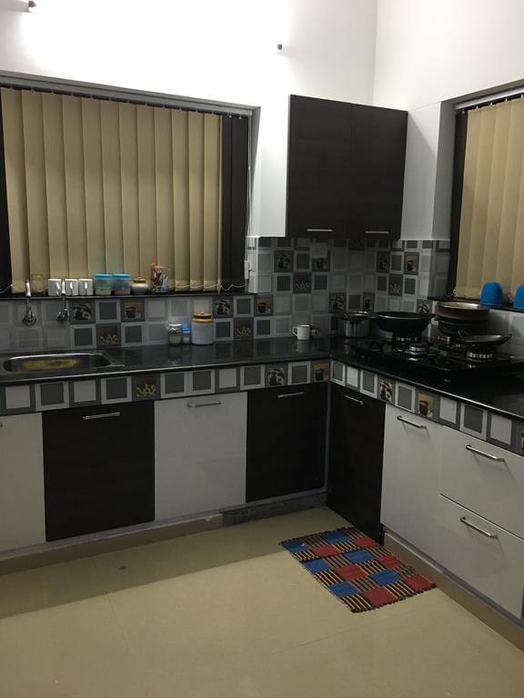 טריואנדרום Rams Guest House Near Lulu Mall מראה חיצוני תמונה