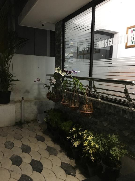 טריואנדרום Rams Guest House Near Lulu Mall מראה חיצוני תמונה